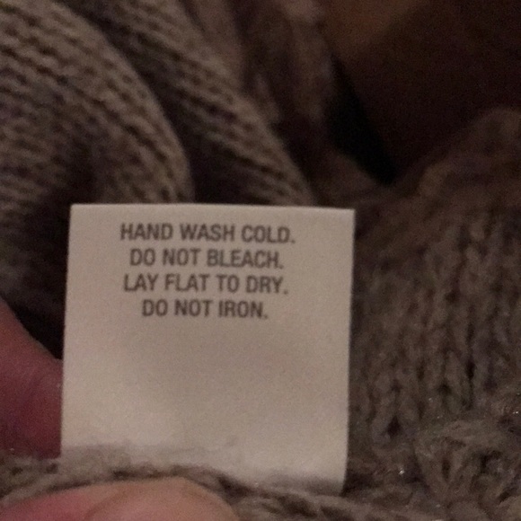 Sweater with ruffles and lace - Picture 6 of 6